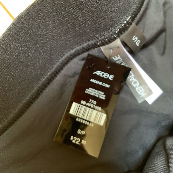 💕Ardene Kendal+Kylie highwaisted black bottoms💕 - Picture 2 of 2